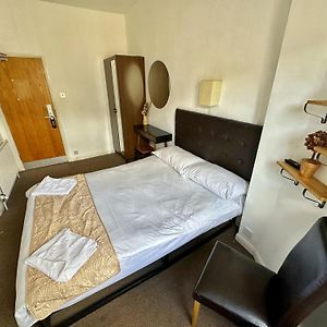 Standard Zimmer mit Kingsize-Bett